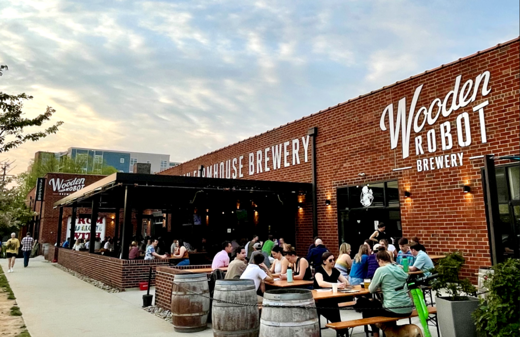 Club of Charlotte Happy Hour & Trivia Alumni