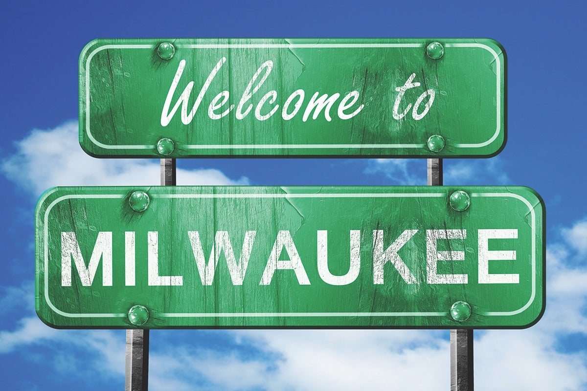 weclome to milwaukee sign